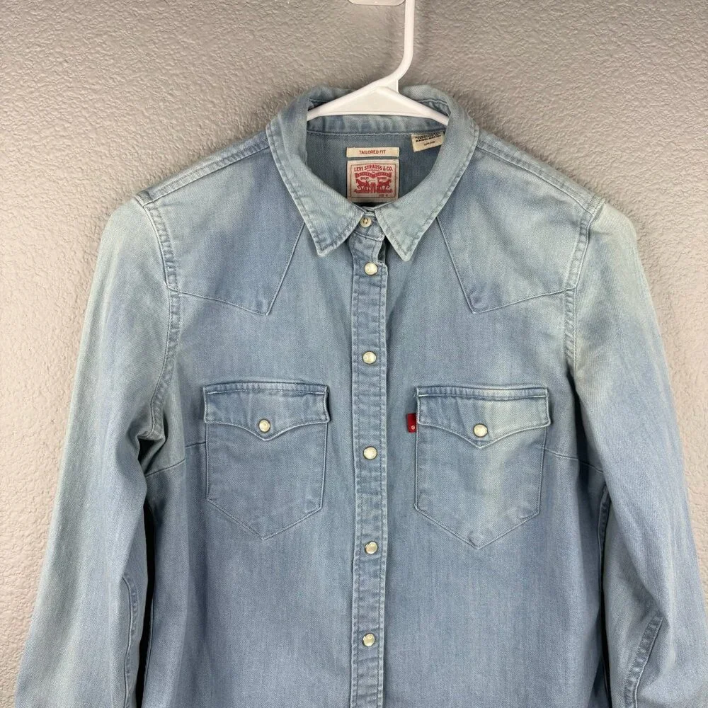 Levi's Tailored Fit Denim Buttondown Top - Picture 3 of 7